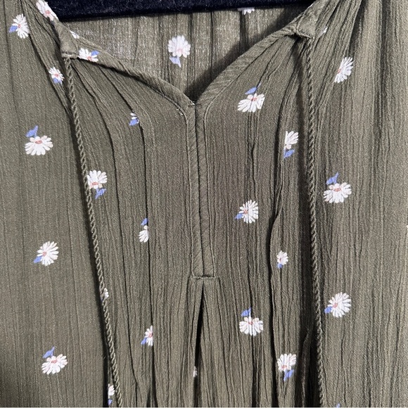 Sonoma green/white floral tunic, Med., v-neck, flowy, casual, fall, transitional - Picture 8 of 9